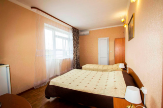 Гостиница КАРО Анапа 1-комнатный номер стандарт с большим балконом (Корпус 1)-2