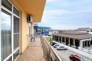 Гостиница КАРО Анапа 2 корпус Комфорт с балконом вид на бассейн-5