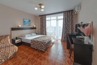 Гостиница КАРО Анапа Номер комфорт с 1 двуспальной кроватью и видом на море (Корпус 2)-1