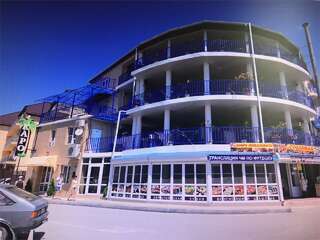 Гостиница КАРО Анапа Семейный номер с террасой-5