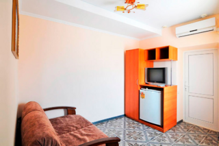 Гостиница КАРО Анапа 2-комнатный номер стандарт с балконом (Корпус 1)-3