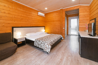 Гостиница КАРО Анапа Номер комфорт с 1 двуспальной кроватью и балконом (Корпус 3)-4